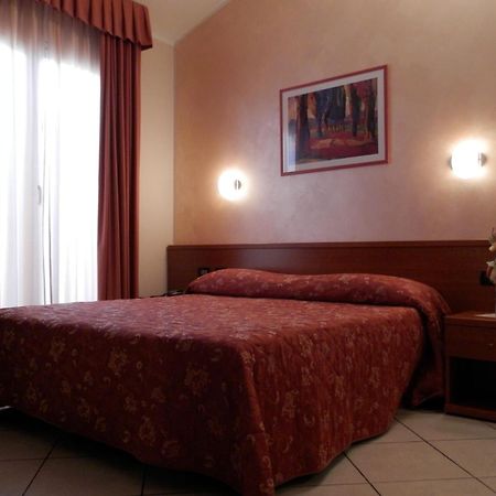 ליבורנו Hotel Stazione מראה חיצוני תמונה