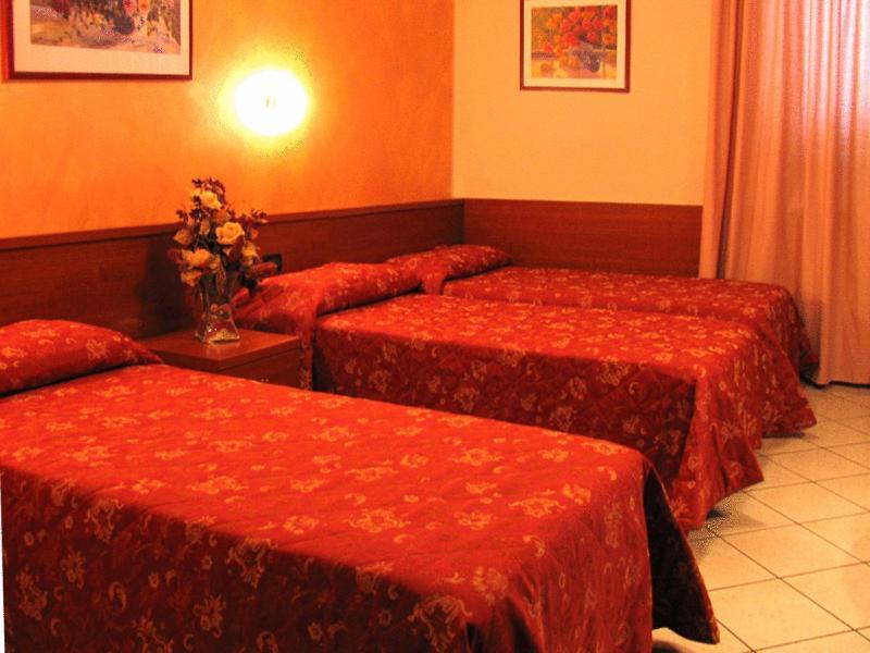 ליבורנו Hotel Stazione מראה חיצוני תמונה