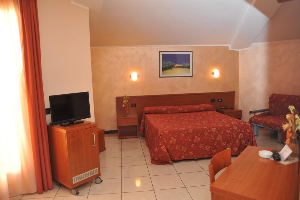 ליבורנו Hotel Stazione מראה חיצוני תמונה