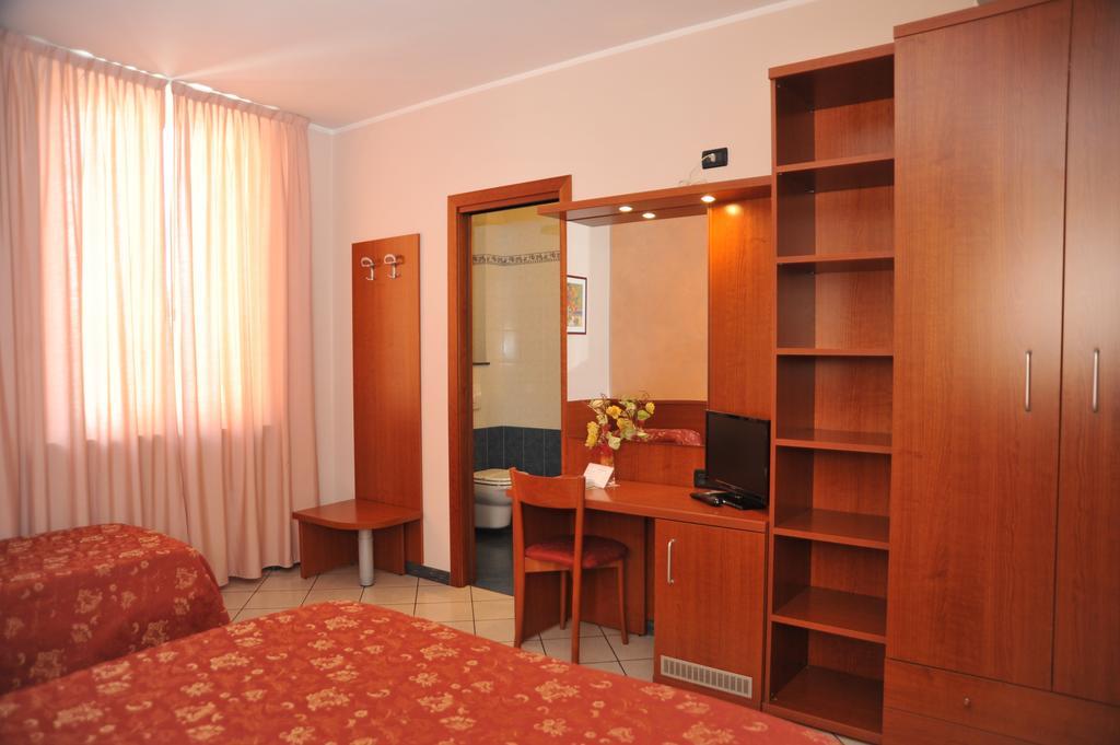 ליבורנו Hotel Stazione מראה חיצוני תמונה