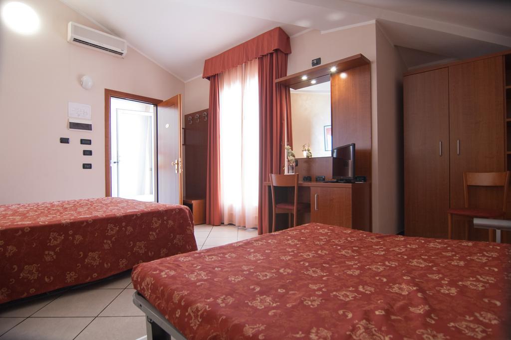 ליבורנו Hotel Stazione מראה חיצוני תמונה