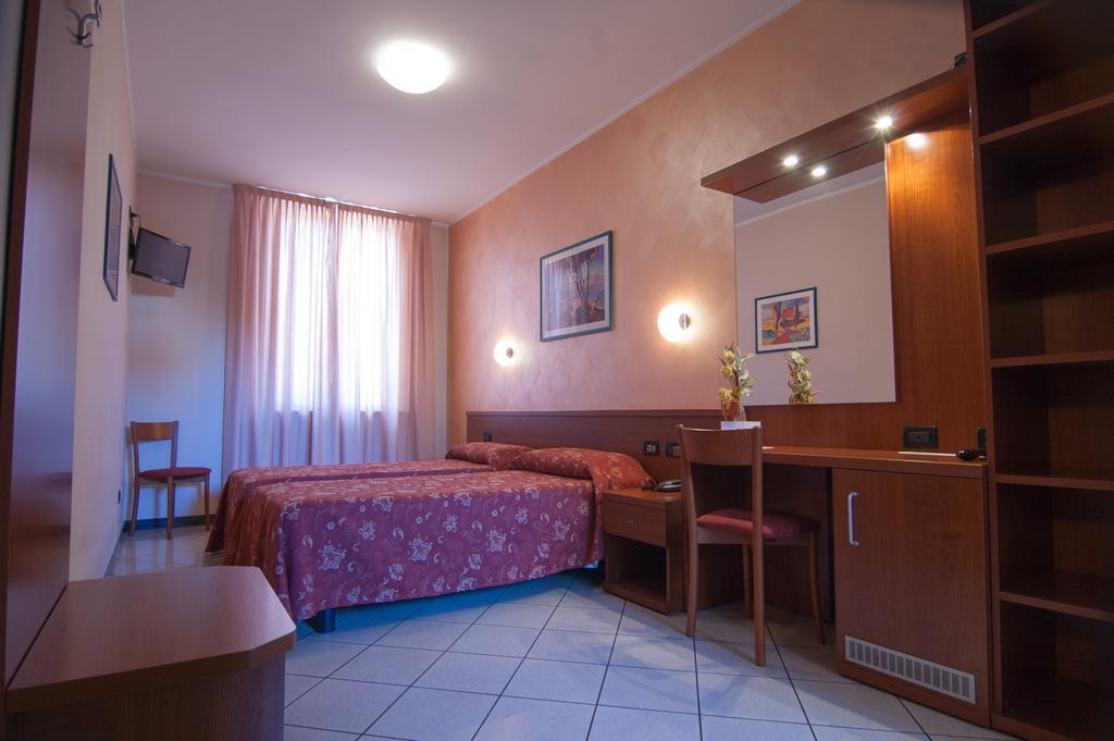 ליבורנו Hotel Stazione מראה חיצוני תמונה