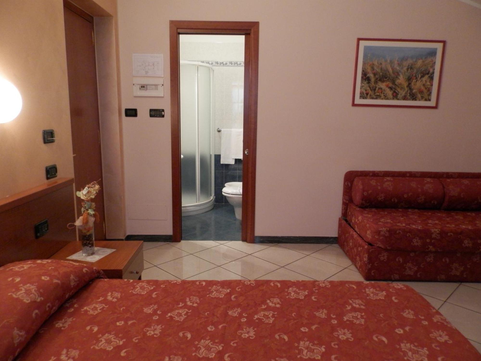 ליבורנו Hotel Stazione מראה חיצוני תמונה