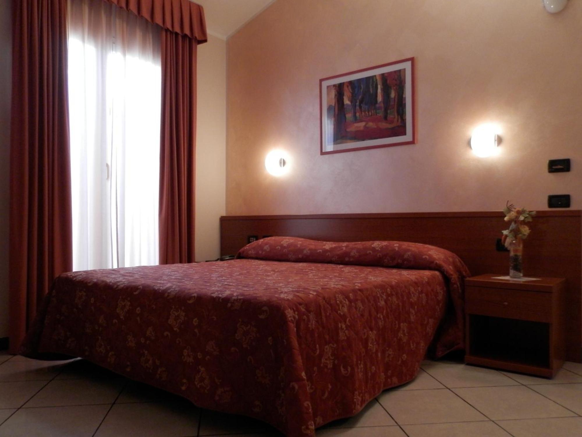 ליבורנו Hotel Stazione מראה חיצוני תמונה
