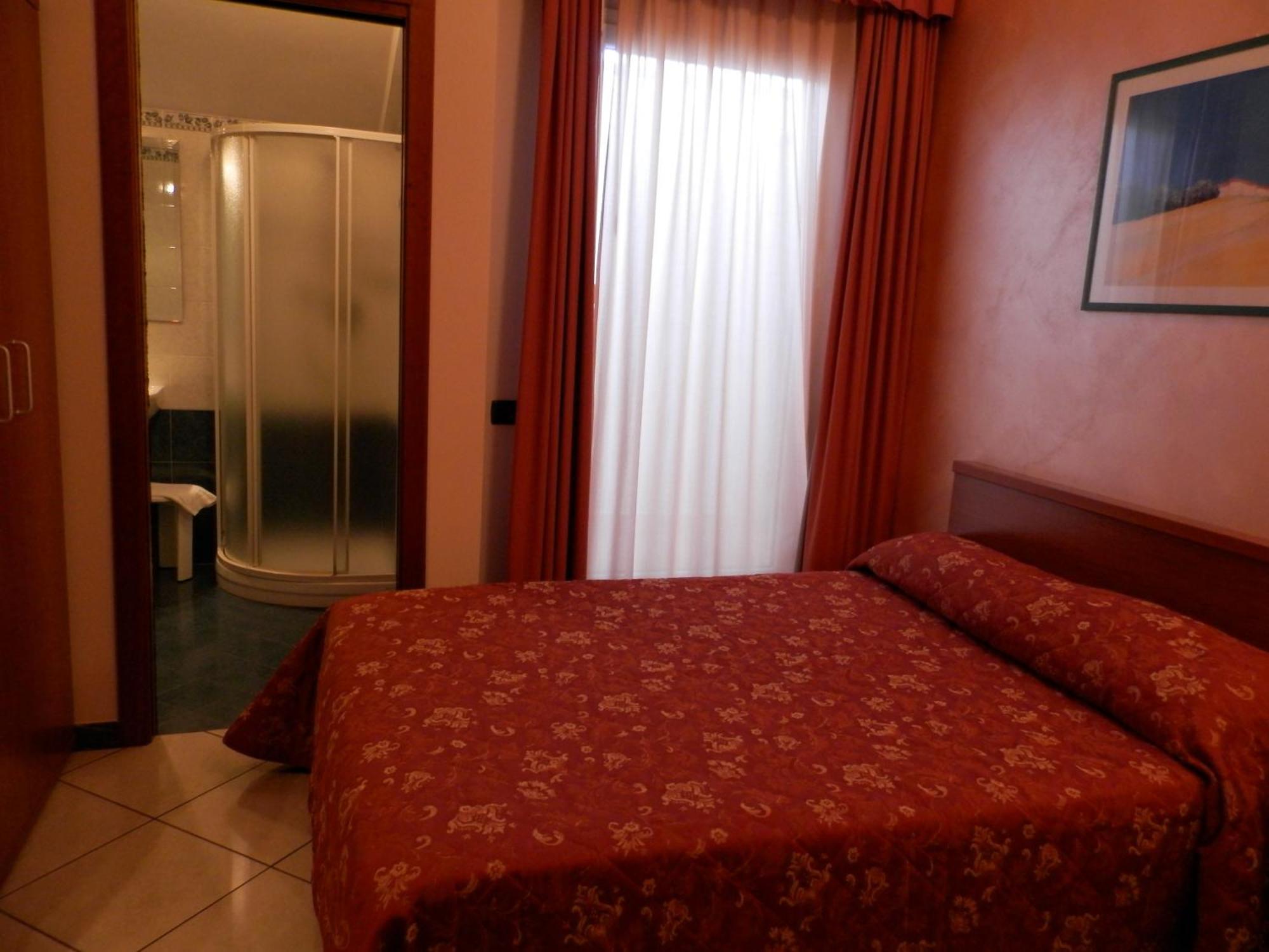 ליבורנו Hotel Stazione מראה חיצוני תמונה