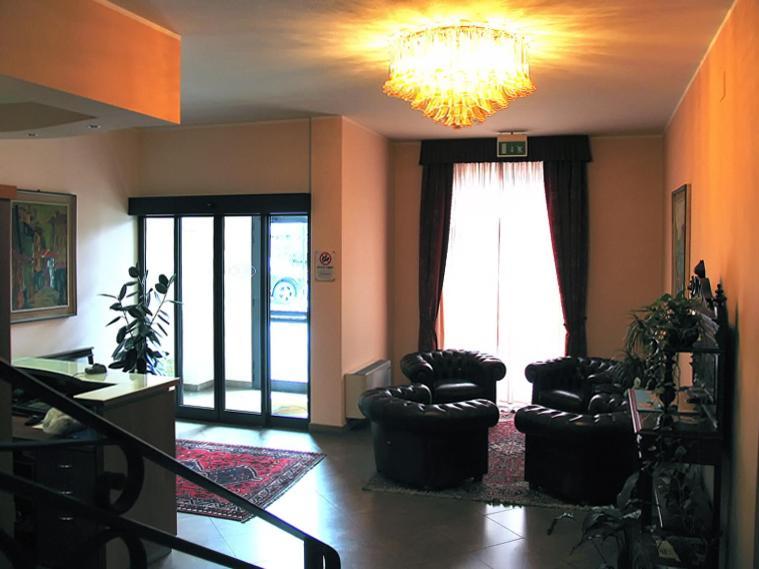 ליבורנו Hotel Stazione מראה חיצוני תמונה