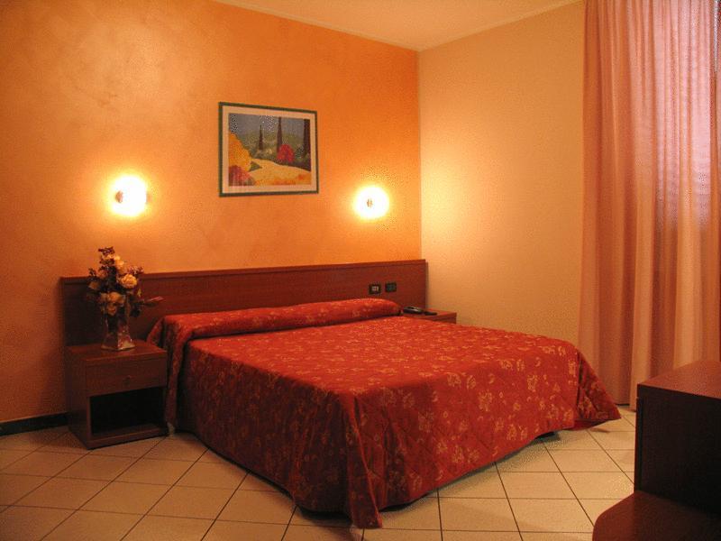 ליבורנו Hotel Stazione מראה חיצוני תמונה
